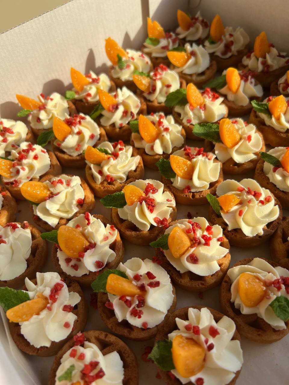 Закусочные вафли с кремом и ягодами. 36 шт.