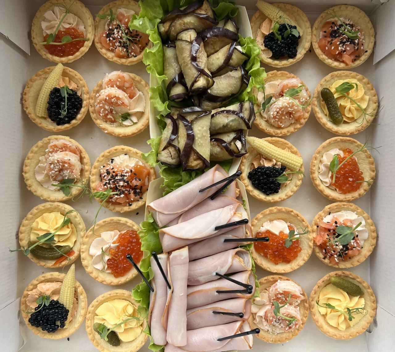 Праздничный набор с закусками